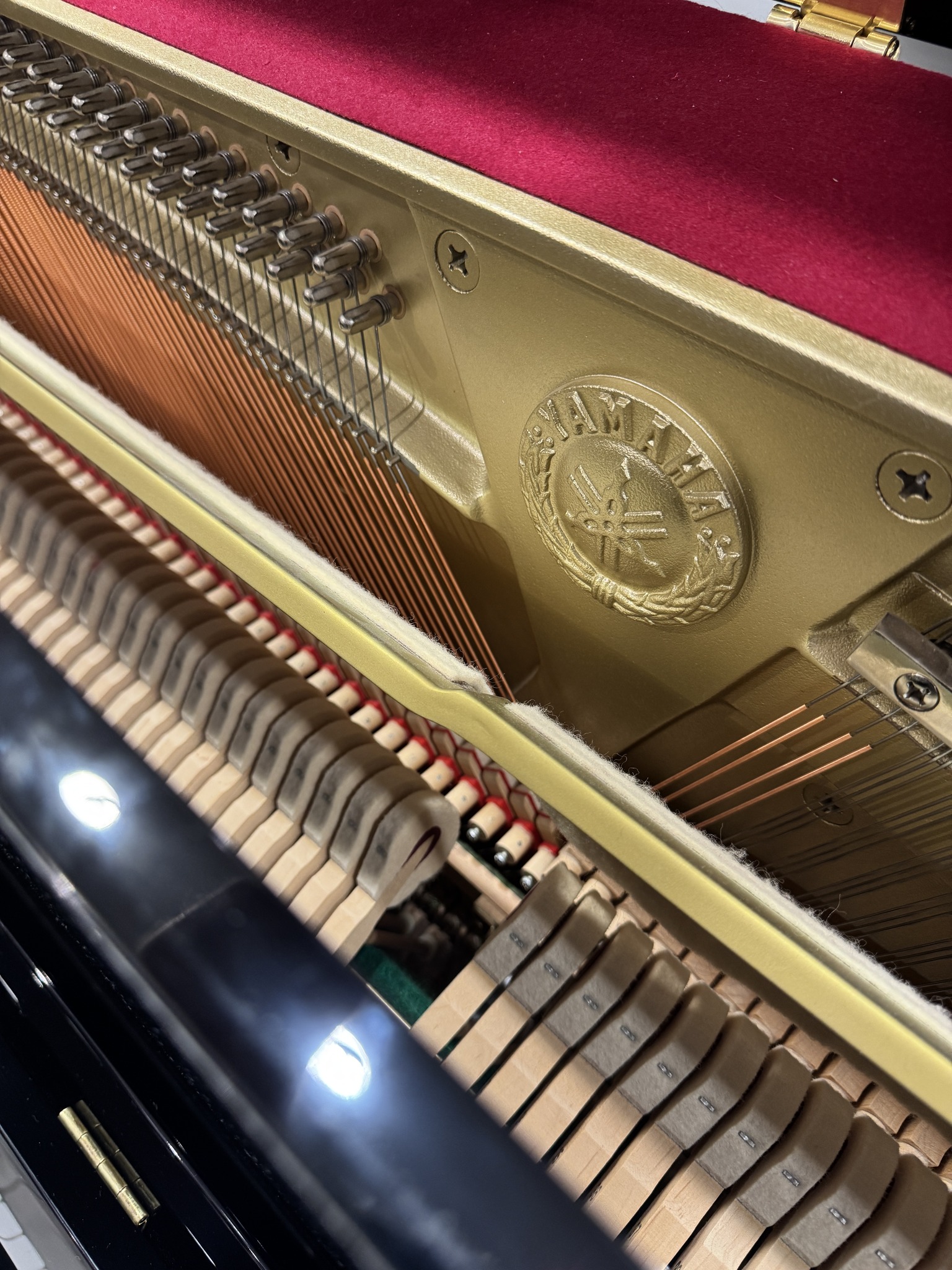 Yamaha Studio Upright T118 piano detail